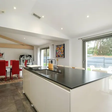 Superbe Maison De Famille Avec Piscine Chauffee Villa