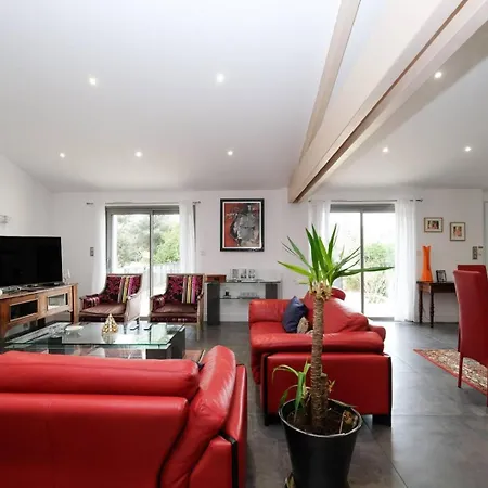 Superbe Maison De Famille Avec Piscine Chauffee Villa