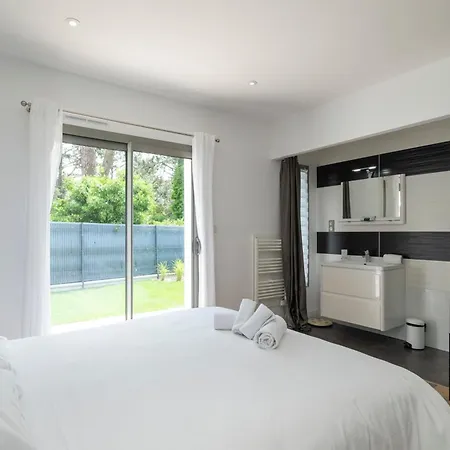 Superbe Maison De Famille Avec Piscine Chauffee Villa