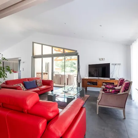 Superbe Maison De Famille Avec Piscine Chauffee Villa *